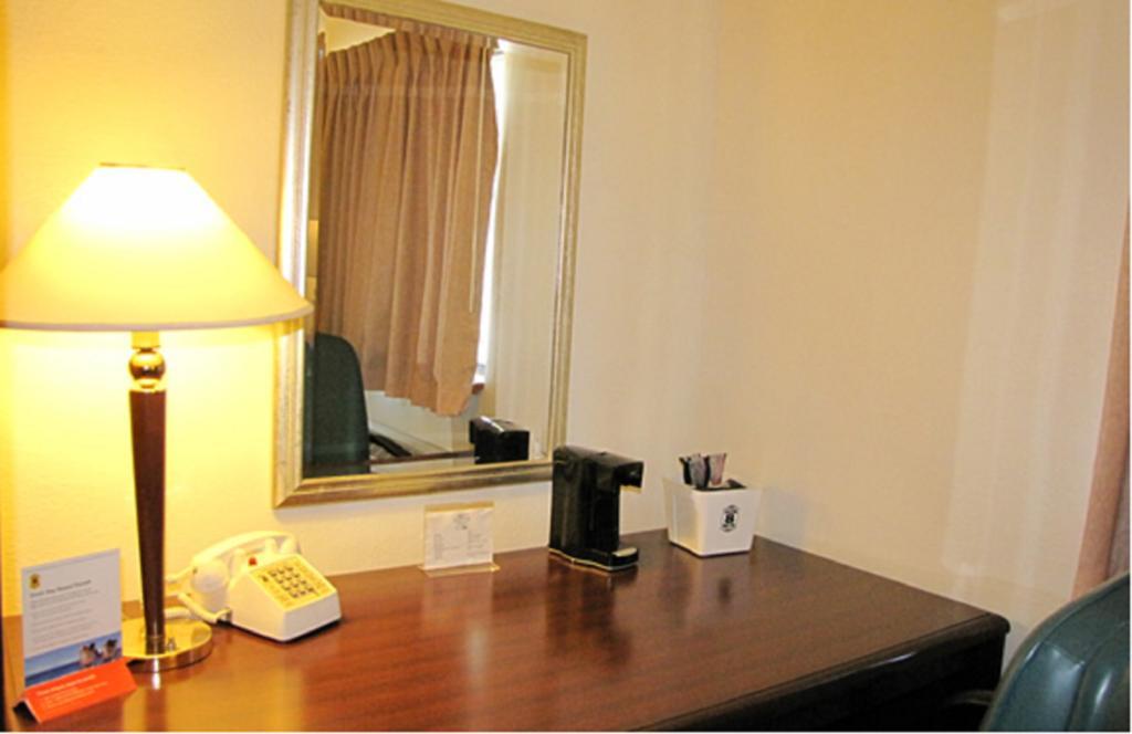 Super 8 By Wyndham Willows Bilik gambar